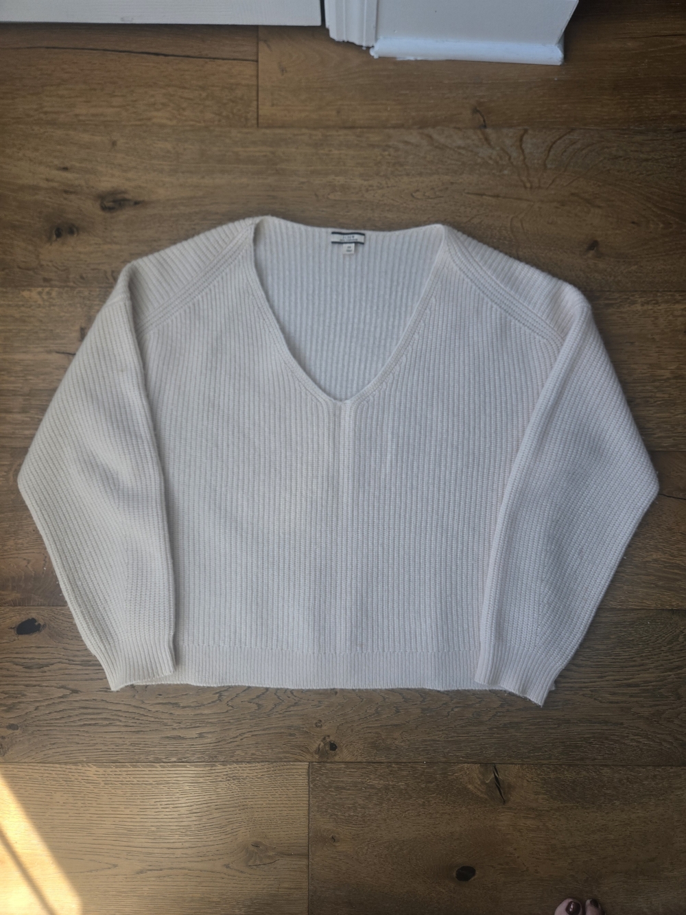 Club Monaco Cashmere Cream Ribbed V-Neck Sweater